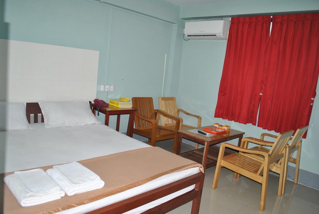 Hotel Royal Toe Yangon Exterior foto