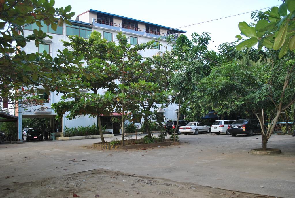 Hotel Royal Toe Yangon Exterior foto
