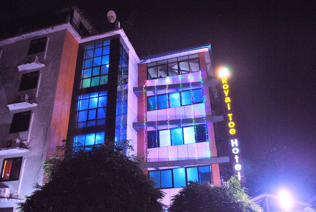 Hotel Royal Toe Yangon Exterior foto
